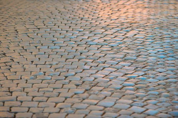 Quali tipi di pavimentazione esterna sono più indicati per zone con frequenti gelate?